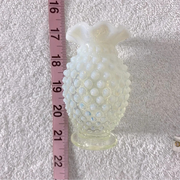 Vintage Fenton Opalescent Hobnail Glass Crimped Ruffle Edge Mini Vase - Picture 11 of 11